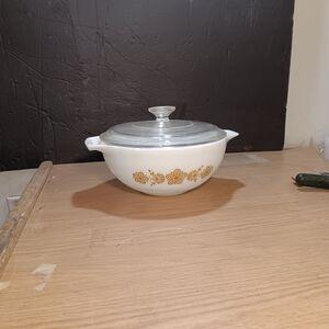 Vintage Butterfly Gold Pyrex Mixing Bowl 2.5 Liter with Lid